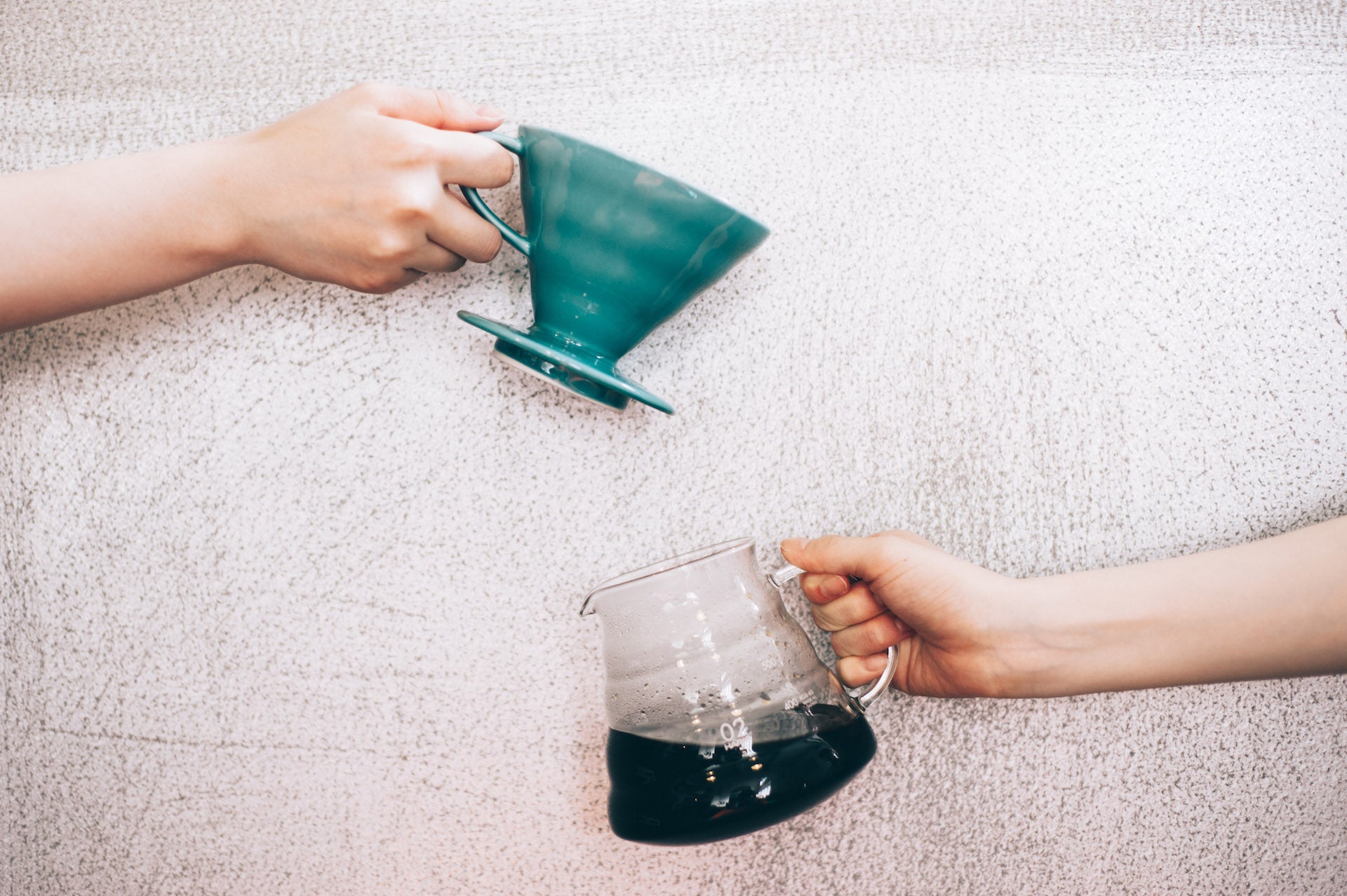 HARIO - Dripper V60 02 en céramique turquoise